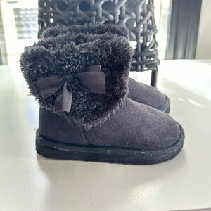 H&M Toddler Girls Black Faux Fur Moccasin Boot - size 7.5-8